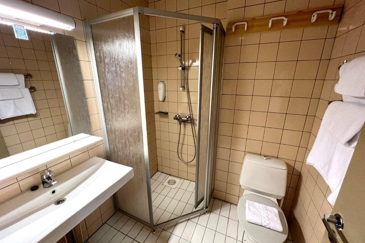 Santa's Hotel Tunturi Economy Bathroom