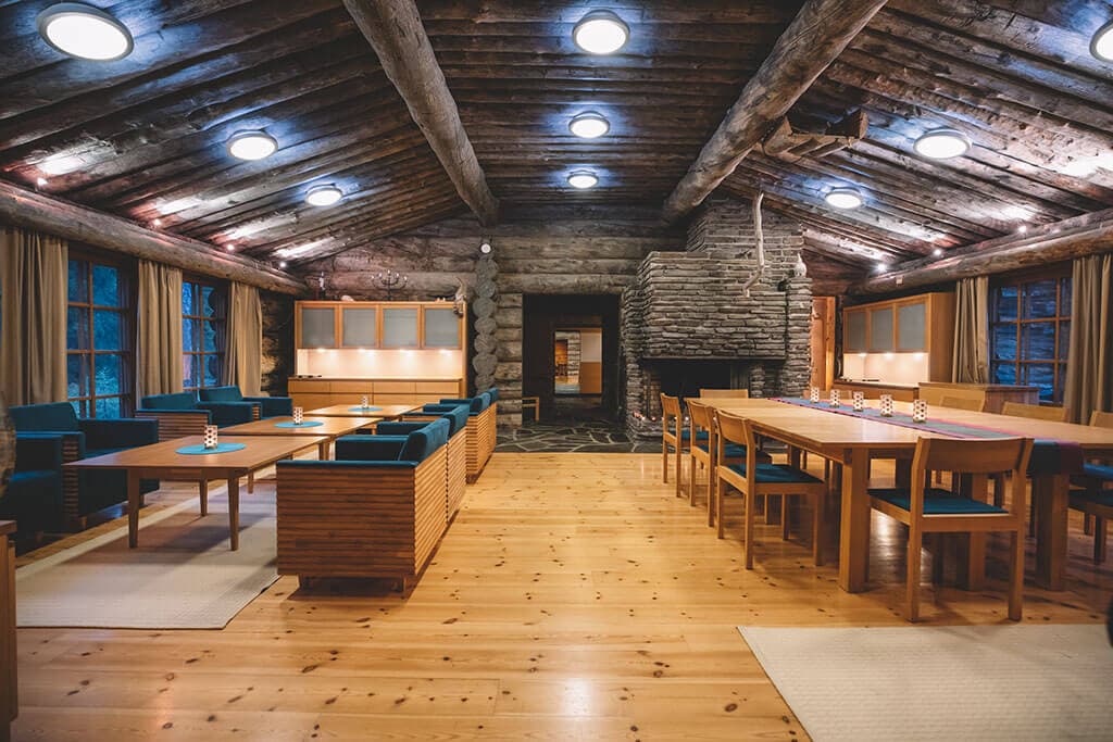 Luosto Log Villa Borealis Oleskelutila