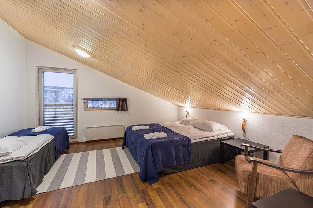 Santas Chalets Rakka Kilpisjarvi Makuuhuone2 Ylakerta Huoneisto