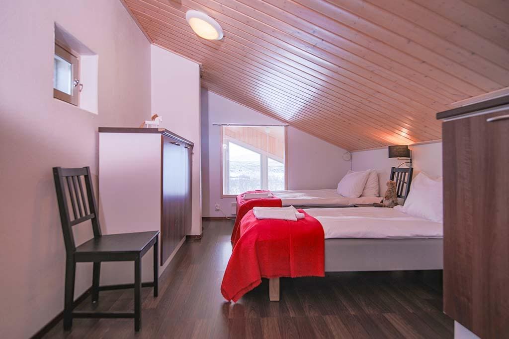 Santas Chalets Rakka Kilpisjarvi Makuuhuone Ylakerta Mokki